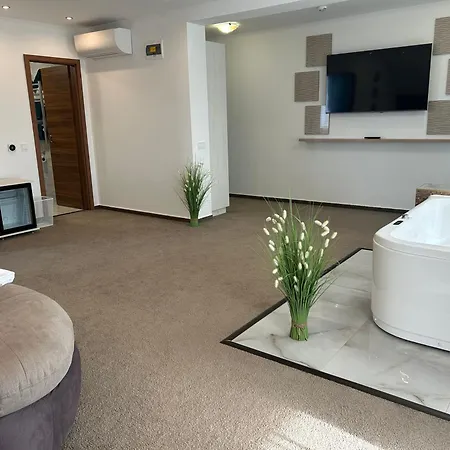 Danelis Hotel