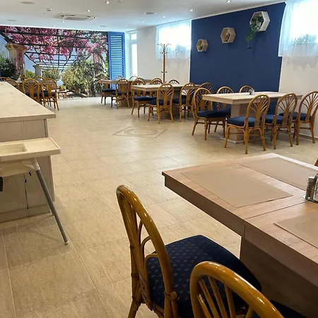 Danelis Hotel 4*